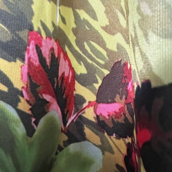 Silky Floral Top By New Directions Petite SZ PM - Picture 5 of 9